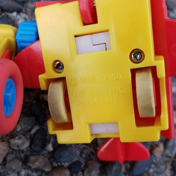 Lot of Two Retro Vintage Toys, Pilot Snoopy and Huckleberry Hound - Picture 3 of 5